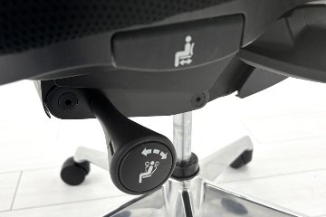 【ポリッシュ脚ピカピカ磨き有！】オカムラ シルフィーチェア 中古 2017年製 ハイバックメッシュ 可動肘 OKAMURA  Sylphy 中古オフィス家具 ブラックの画像