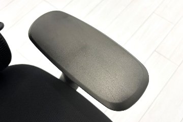 【ポリッシュ脚ピカピカ磨き有！】オカムラ シルフィーチェア 中古 2017年製 ハイバックメッシュ 可動肘 OKAMURA  Sylphy 中古オフィス家具 ブラックの画像