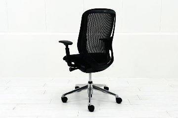 【ポリッシュ脚ピカピカ磨き有！】オカムラ シルフィーチェア 中古 2017年製 ハイバックメッシュ 可動肘 OKAMURA  Sylphy 中古オフィス家具 ブラックの画像