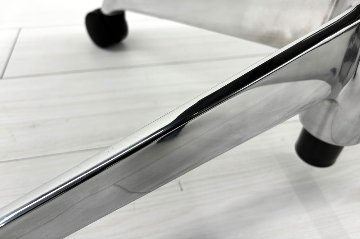 【ポリッシュ脚ピカピカ磨き有！】オカムラ シルフィーチェア 中古 2017年製 ハイバックメッシュ 可動肘 OKAMURA  Sylphy 中古オフィス家具 ブラックの画像