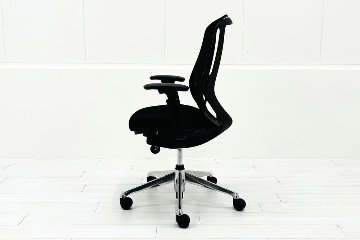 【ポリッシュ脚ピカピカ磨き有！】オカムラ シルフィーチェア 中古 2017年製 ハイバックメッシュ 可動肘 OKAMURA  Sylphy 中古オフィス家具 ブラックの画像