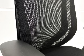 【ポリッシュ脚ピカピカ磨き有！】オカムラ シルフィーチェア 中古 2017年製 ハイバックメッシュ 可動肘 OKAMURA  Sylphy 中古オフィス家具 ブラックの画像