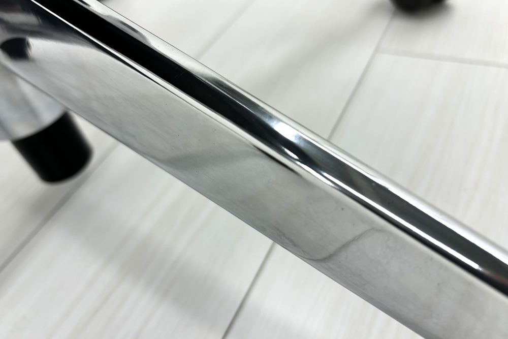 【ポリッシュ脚ピカピカ磨き有！】オカムラ バロンチェア 中古 OKAMURA Baron 中古オフィス家具 可動肘 ハイバック 座メッシュ ダークブルーの画像