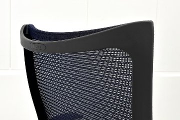 【ポリッシュ脚ピカピカ磨き有！】オカムラ バロンチェア 中古 OKAMURA Baron 中古オフィス家具 可動肘 ハイバック 座メッシュ ダークブルーの画像