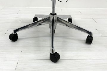 【ポリッシュ脚ピカピカ磨き有！】オカムラ バロンチェア 中古 OKAMURA Baron 中古オフィス家具 可動肘 ハイバック 座メッシュ ダークブルーの画像