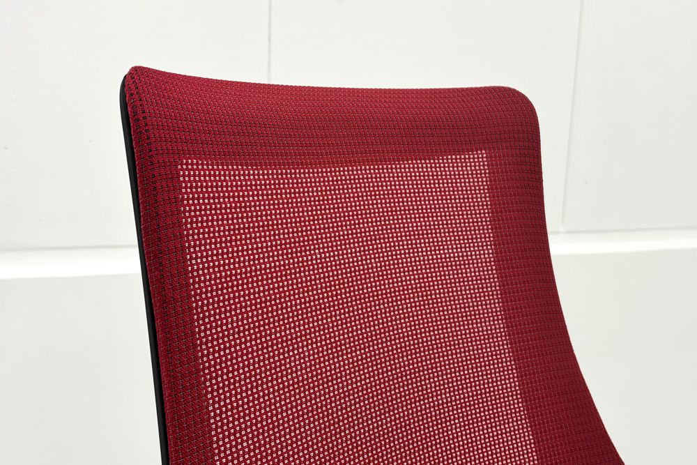 イトーキ エフチェア 中古 2017年製 クッション 可動肘 事務椅子 ITOKI 中古オフィス家具 レッドの画像