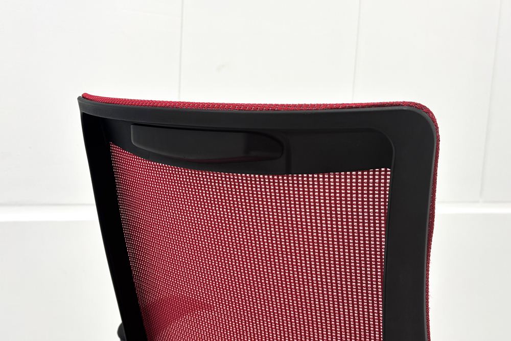 イトーキ エフチェア 中古 2017年製 クッション 可動肘 事務椅子 ITOKI 中古オフィス家具 レッドの画像