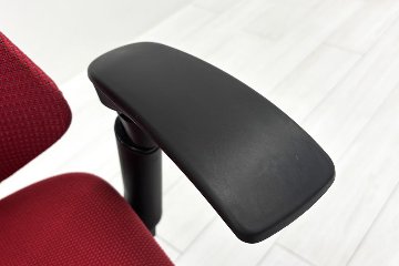 イトーキ エフチェア 中古 2017年製 クッション 可動肘 事務椅子 ITOKI 中古オフィス家具 レッドの画像