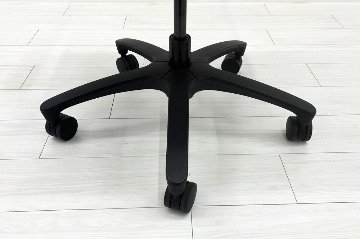 イトーキ エフチェア 中古 2017年製 クッション 可動肘 事務椅子 ITOKI 中古オフィス家具 レッドの画像