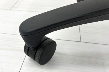 イトーキ エフチェア 中古 2017年製 クッション 可動肘 事務椅子 ITOKI 中古オフィス家具 レッドの画像