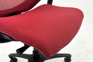 イトーキ エフチェア 中古 2017年製 クッション 可動肘 事務椅子 ITOKI 中古オフィス家具 レッドの画像