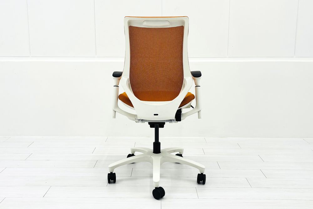 イトーキ エフチェア 中古 2016年製 クッション 可動肘 事務椅子 ITOKI 中古オフィス家具 オレンジの画像