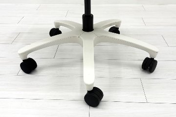 イトーキ エフチェア 中古 2016年製 クッション 可動肘 事務椅子 ITOKI 中古オフィス家具 オレンジの画像