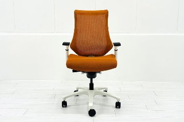 イトーキ エフチェア 中古 2016年製 クッション 可動肘 事務椅子 ITOKI 中古オフィス家具 オレンジの画像
