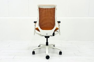 イトーキ エフチェア 中古 2016年製 クッション 可動肘 事務椅子 ITOKI 中古オフィス家具 オレンジの画像