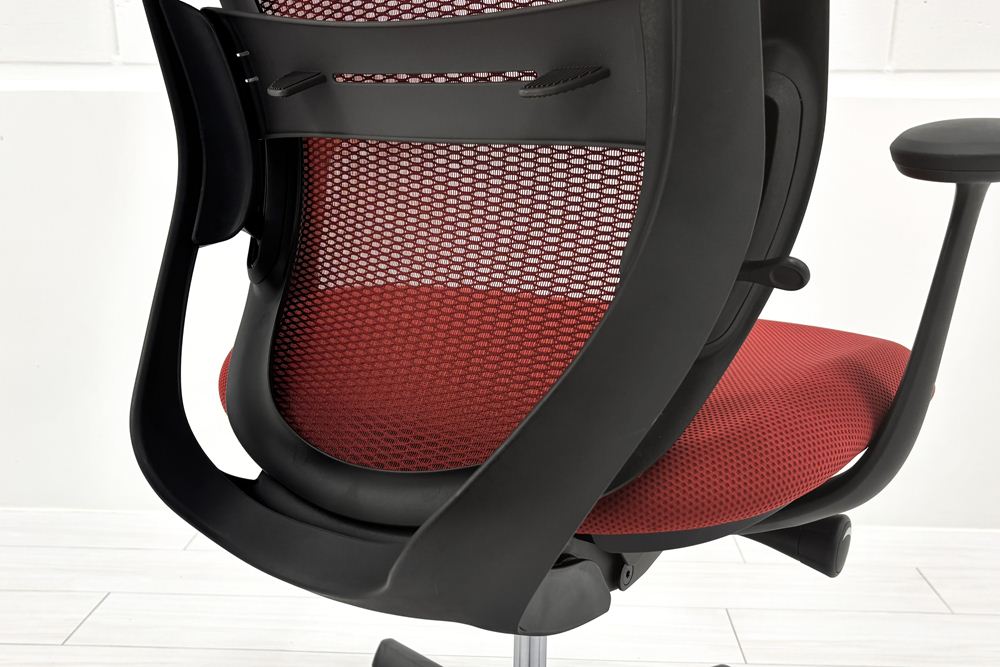 オカムラ シルフィーチェア 中古 2021年製 ローバック 固定肘 OKAMURA Sylphy 中古オフィスチェア 中古オフィス家具 レッドの画像