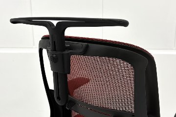 オカムラ シルフィーチェア 中古 2021年製 ローバック 固定肘 OKAMURA Sylphy 中古オフィスチェア 中古オフィス家具 レッドの画像