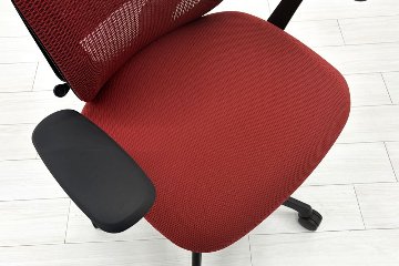 オカムラ シルフィーチェア 中古 2021年製 ローバック 固定肘 OKAMURA Sylphy 中古オフィスチェア 中古オフィス家具 レッドの画像