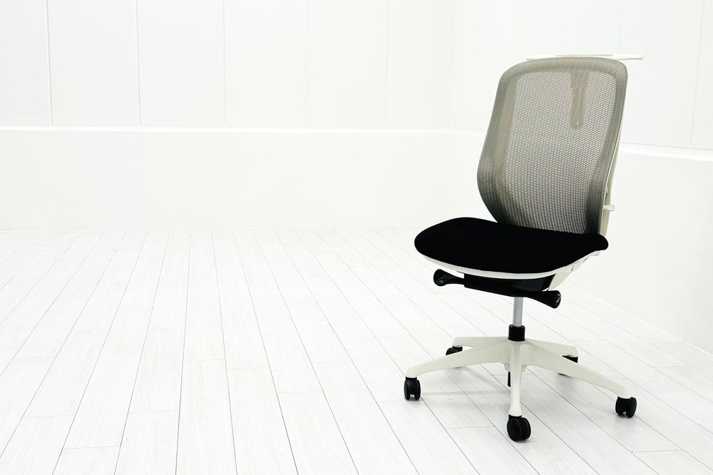 オカムラ シルフィーチェア 中古 2017年製 OKAMURA Sylphy ハイバック 肘無 背メッシュ 中古オフィス家具 ブラック/グレーの画像