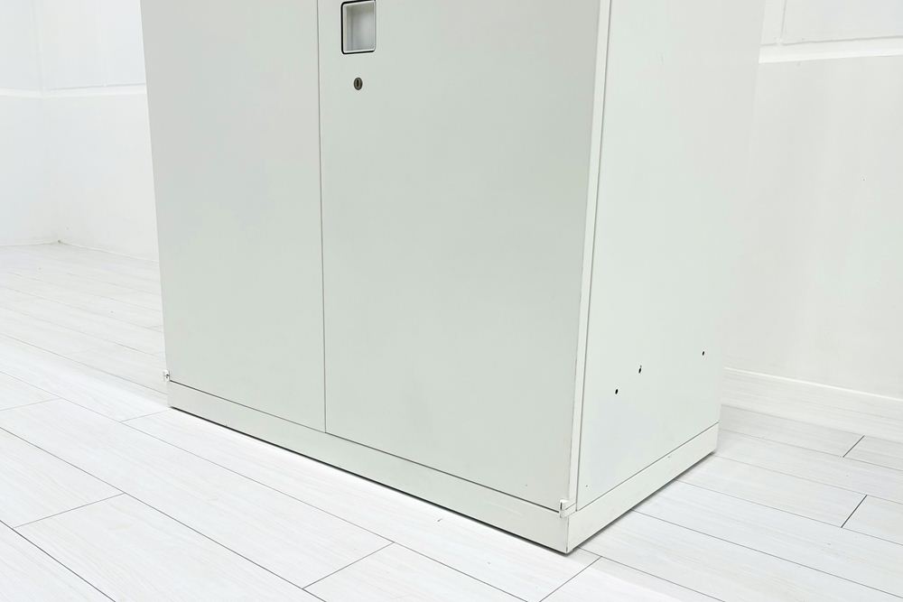 スチール書庫 ホワイト 両開き書庫 スチール 中古 オカムラ レクトライン キャビネット 中古書庫  中古オフィス家具 900/500/1250の画像