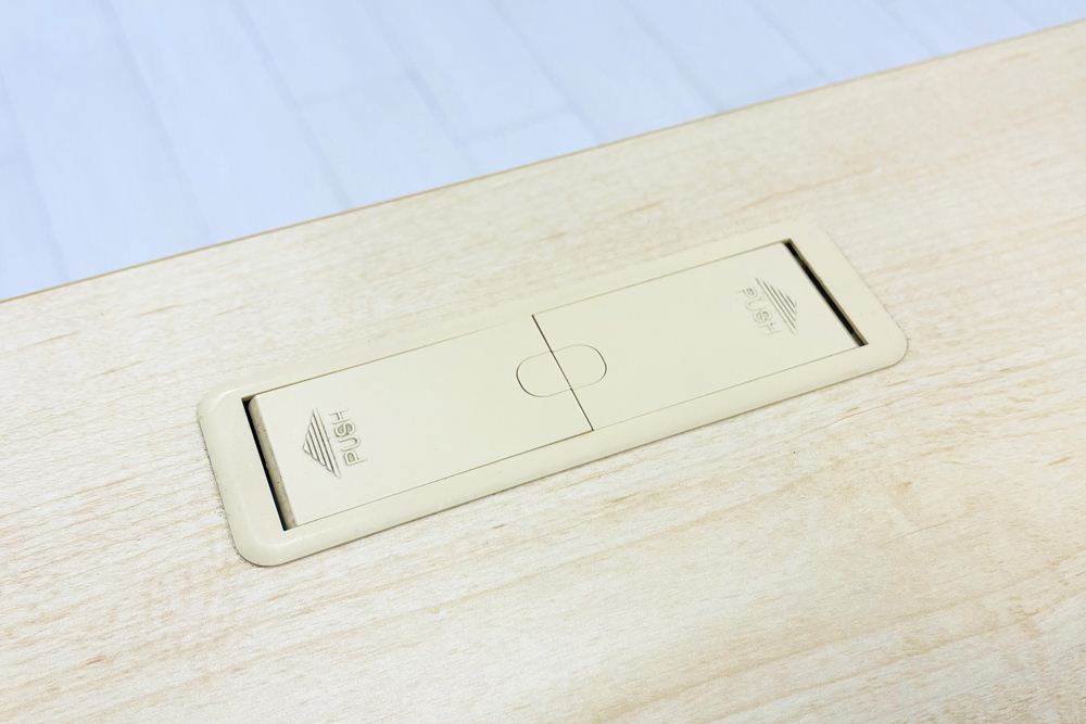 イトーキ ミーティングテーブル 中古  会議机 折りたたみ テーブル 中古オフィス家具 フォールディングテーブル 1500/600/700の画像