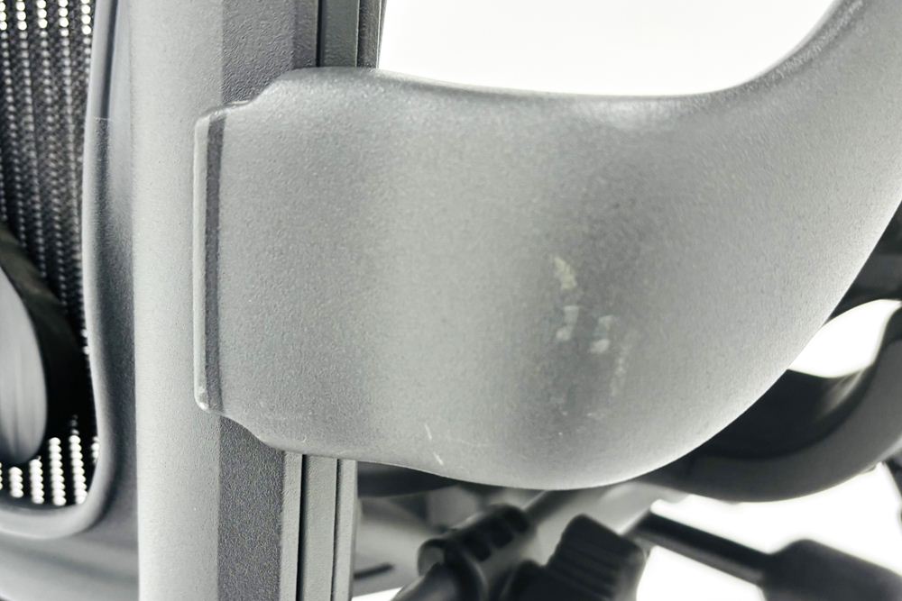 ハーマンミラー アーロンチェア 中古 Bサイズ Herman Miller Aeron Chairs 中古オフィス家具 前傾チルト 固定肘 ポスチャーフィットの画像