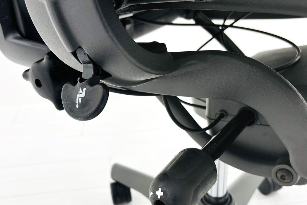 ハーマンミラー アーロンチェア 中古 Bサイズ Herman Miller Aeron Chairs 中古オフィス家具 前傾チルト 固定肘 ポスチャーフィットの画像