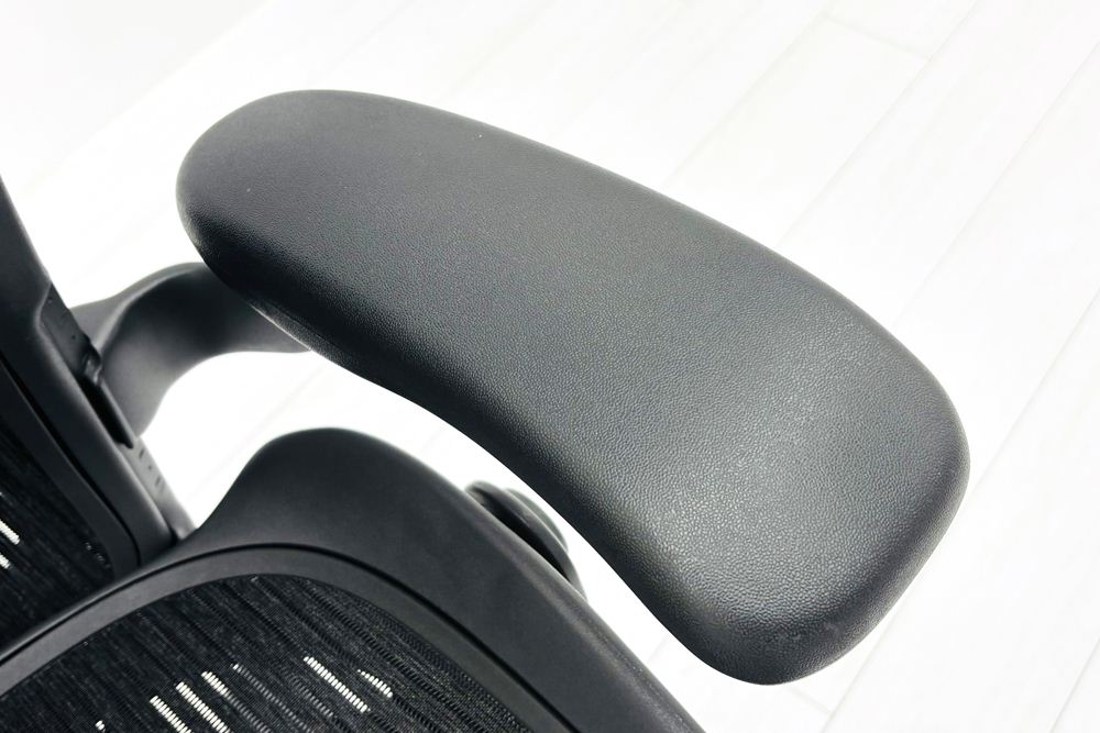 ハーマンミラー アーロンチェア 中古 Bサイズ Herman Miller Aeron Chairs 中古オフィス家具 前傾チルト 固定肘 ポスチャーフィットの画像