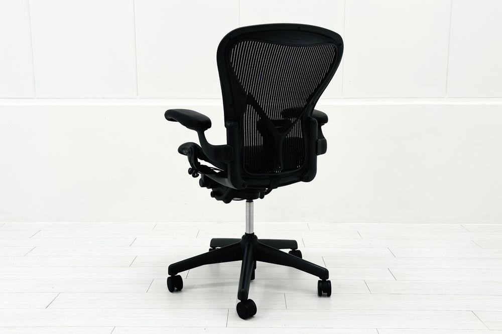 ハーマンミラー アーロンチェア 中古 Bサイズ Herman Miller Aeron Chairs 中古オフィス家具 前傾チルト 固定肘 ポスチャーフィットの画像