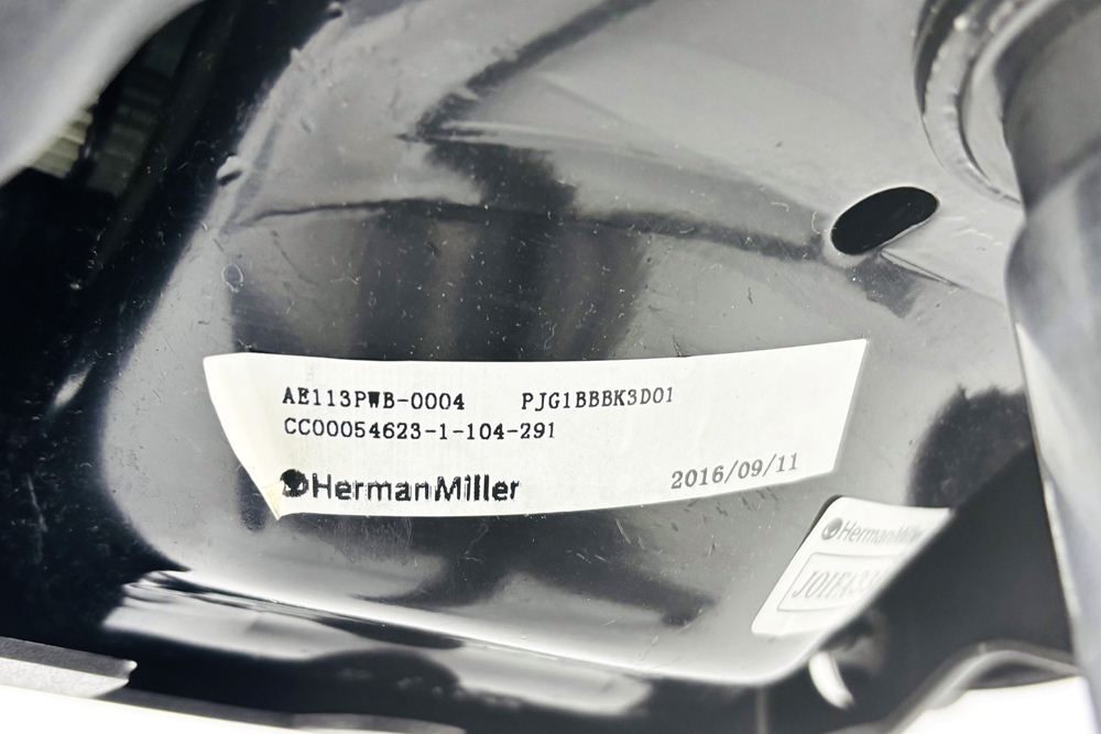 ハーマンミラー アーロンチェア 中古 Bサイズ Herman Miller Aeron Chairs 中古オフィス家具 前傾チルト 固定肘 ポスチャーフィットの画像