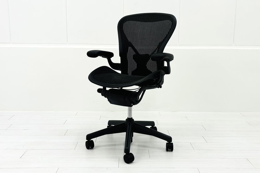 ハーマンミラー アーロンチェア 中古 Bサイズ Herman Miller Aeron Chairs 中古オフィス家具 前傾チルト 固定肘 ポスチャーフィットの画像