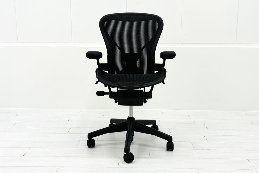 ハーマンミラー アーロンチェア 中古 Bサイズ Herman Miller Aeron Chairs 中古オフィス家具 前傾チルト 固定肘 ポスチャーフィットの画像