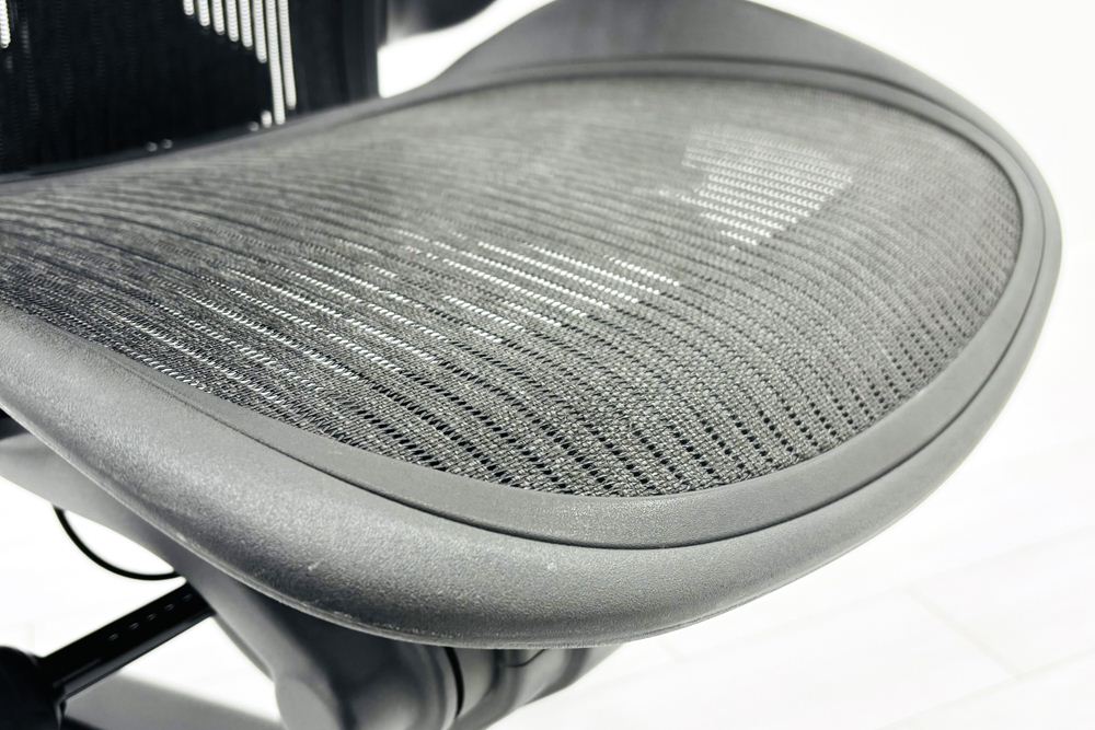 ハーマンミラー アーロンチェア 中古 Bサイズ Herman Miller Aeron Chairs 中古オフィス家具 前傾チルト 固定肘 ポスチャーフィットの画像
