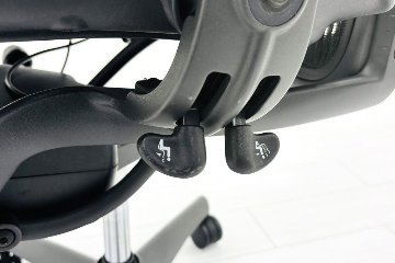 ハーマンミラー アーロンチェア 中古 Bサイズ Herman Miller Aeron Chairs 中古オフィス家具 前傾チルト 固定肘 ポスチャーフィットの画像