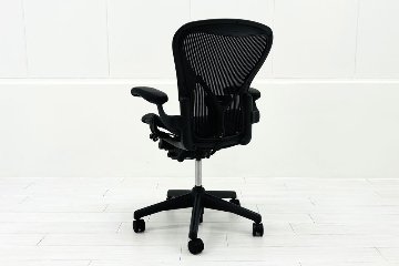 ハーマンミラー アーロンチェア 中古 Bサイズ Herman Miller Aeron Chairs 中古オフィス家具 前傾チルト 固定肘 ポスチャーフィットの画像