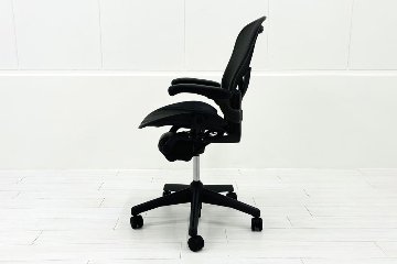 ハーマンミラー アーロンチェア 中古 Bサイズ Herman Miller Aeron Chairs 中古オフィス家具 前傾チルト 固定肘 ポスチャーフィットの画像