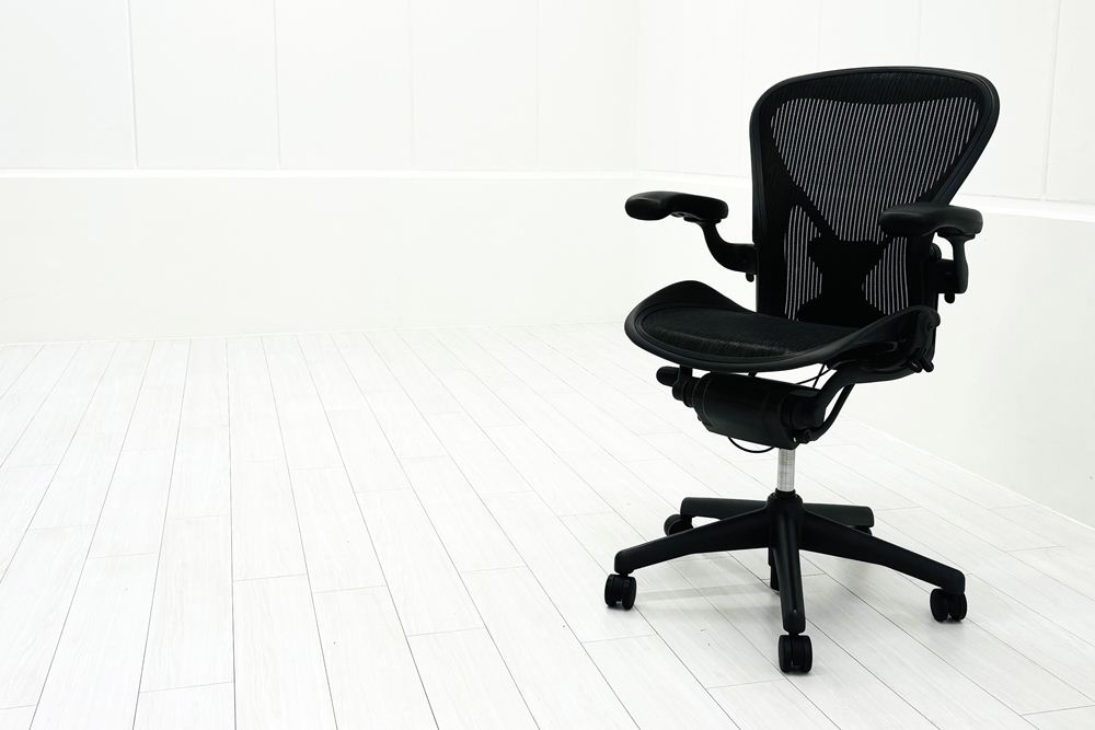 【消耗パーツ交換】 ハーマンミラー アーロンチェア Bサイズ フル装備 中古 ポスチャーフィット Herman Miller Aeron Chair 中古オフィス家具 肘レバータイプの画像
