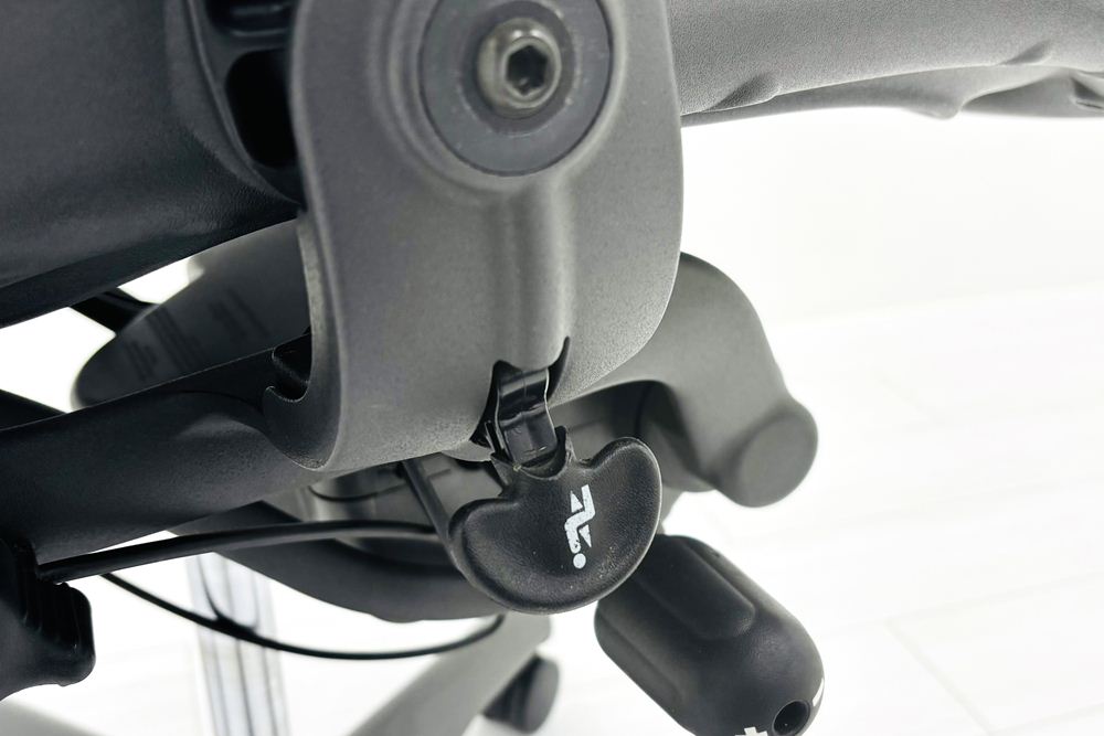 【消耗パーツ交換】 ハーマンミラー アーロンチェア Bサイズ フル装備 中古 ポスチャーフィット Herman Miller Aeron Chair 中古オフィス家具 肘レバータイプの画像