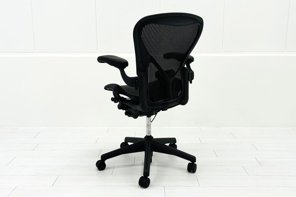 【消耗パーツ交換】 ハーマンミラー アーロンチェア Bサイズ フル装備 中古 ポスチャーフィット Herman Miller Aeron Chair 中古オフィス家具 肘レバータイプの画像