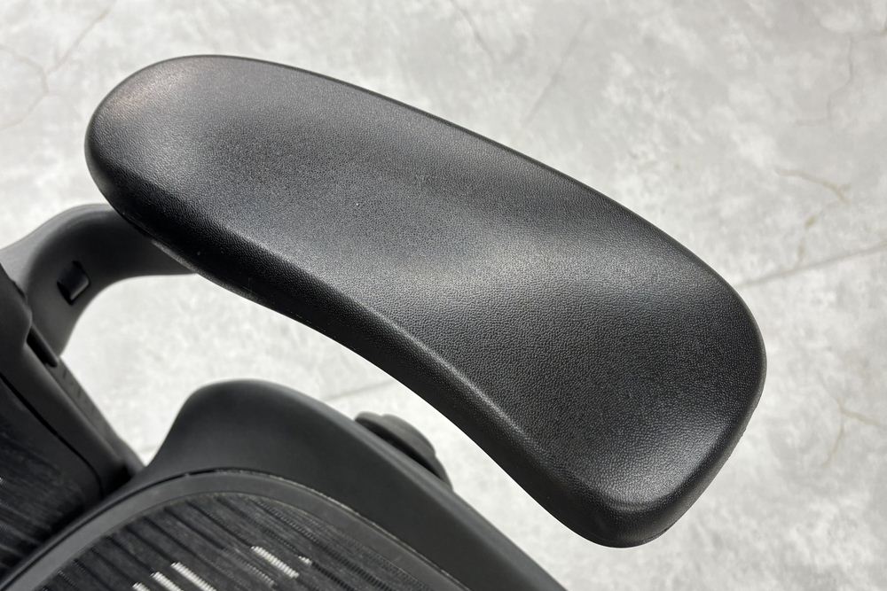【消耗パーツ交換】 ハーマンミラー アーロンチェア Bサイズ フル装備 中古 ポスチャーフィット Herman Miller Aeron Chair 中古オフィス家具 肘レバータイプの画像