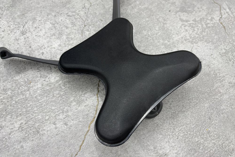 【消耗パーツ交換】 ハーマンミラー アーロンチェア Bサイズ フル装備 中古 ポスチャーフィット Herman Miller Aeron Chair 中古オフィス家具 肘レバータイプの画像