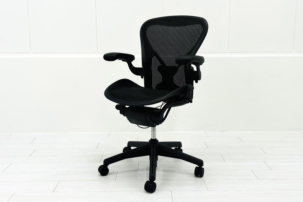 【消耗パーツ交換】 ハーマンミラー アーロンチェア Bサイズ フル装備 中古 ポスチャーフィット Herman Miller Aeron Chair 中古オフィス家具 肘レバータイプの画像