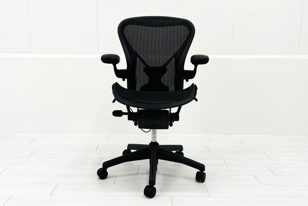【消耗パーツ交換】 ハーマンミラー アーロンチェア Bサイズ フル装備 中古 ポスチャーフィット Herman Miller Aeron Chair 中古オフィス家具 肘レバータイプの画像