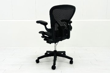 【消耗パーツ交換】 ハーマンミラー アーロンチェア Bサイズ フル装備 中古 ポスチャーフィット Herman Miller Aeron Chair 中古オフィス家具 肘レバータイプの画像