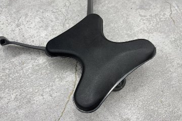 【消耗パーツ交換】 ハーマンミラー アーロンチェア Bサイズ フル装備 中古 ポスチャーフィット Herman Miller Aeron Chair 中古オフィス家具 肘レバータイプの画像