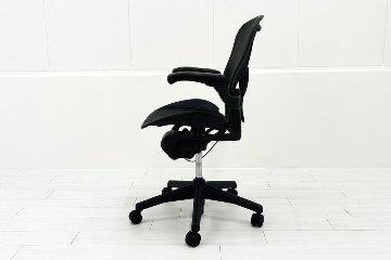 【消耗パーツ交換】 ハーマンミラー アーロンチェア Bサイズ フル装備 中古 ポスチャーフィット Herman Miller Aeron Chair 中古オフィス家具 肘レバータイプの画像