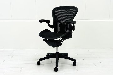 【消耗パーツ交換】 ハーマンミラー アーロンチェア Bサイズ フル装備 中古 ポスチャーフィット Herman Miller Aeron Chair 中古オフィス家具 肘レバータイプの画像