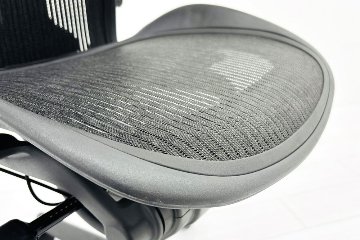 【消耗パーツ交換】 ハーマンミラー アーロンチェア Bサイズ フル装備 中古 ポスチャーフィット Herman Miller Aeron Chair 中古オフィス家具 肘レバータイプの画像