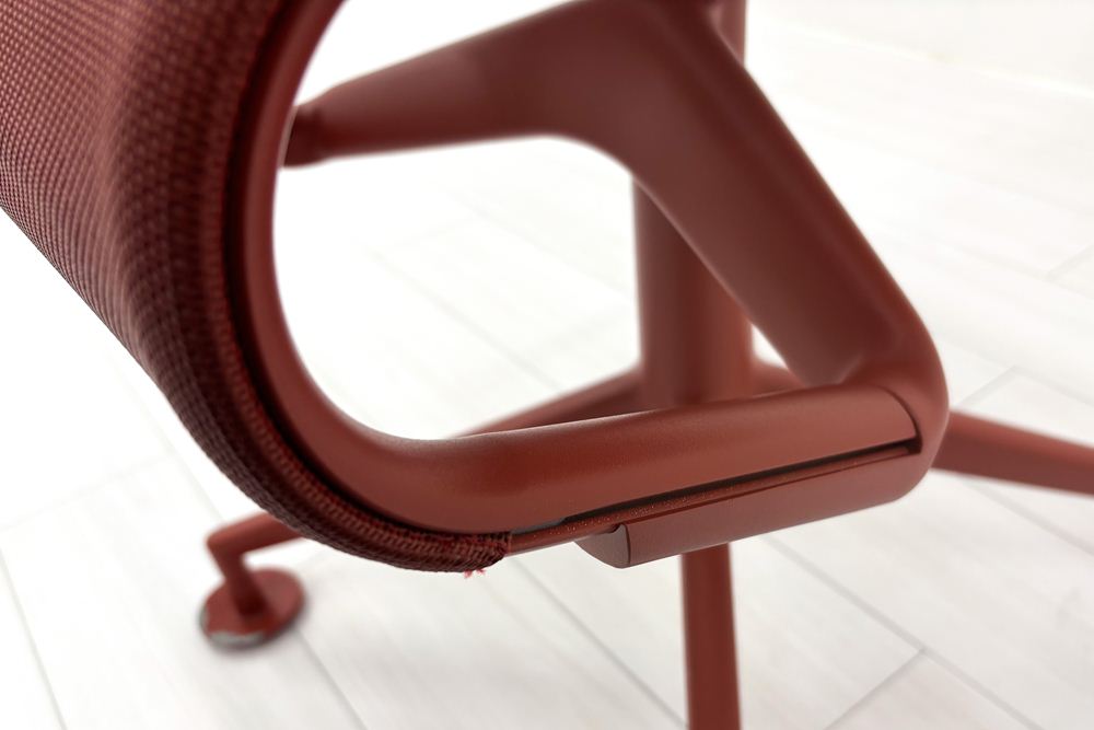 カッシーナ アリアス ローリングフレーム 中古 メッシュ 肘付 Cassina Alias ROLLINGFRAME ミーティングチェア 中古オフィス家具 レッドの画像