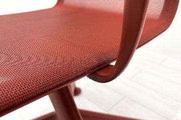 カッシーナ アリアス ローリングフレーム 中古 メッシュ 肘付 Cassina Alias ROLLINGFRAME ミーティングチェア 中古オフィス家具 レッドの画像